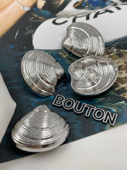 Пуговицы в форме ракушки серебристые