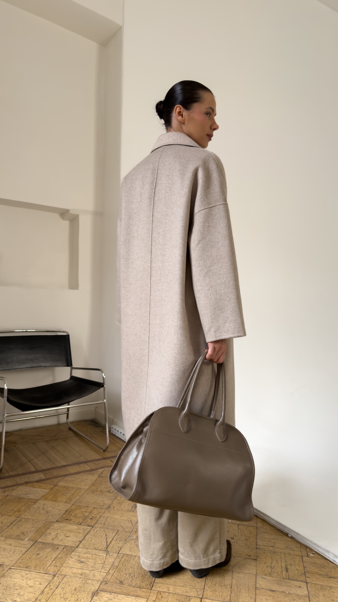 Шерстяное пальто ручной работы с английским воротником