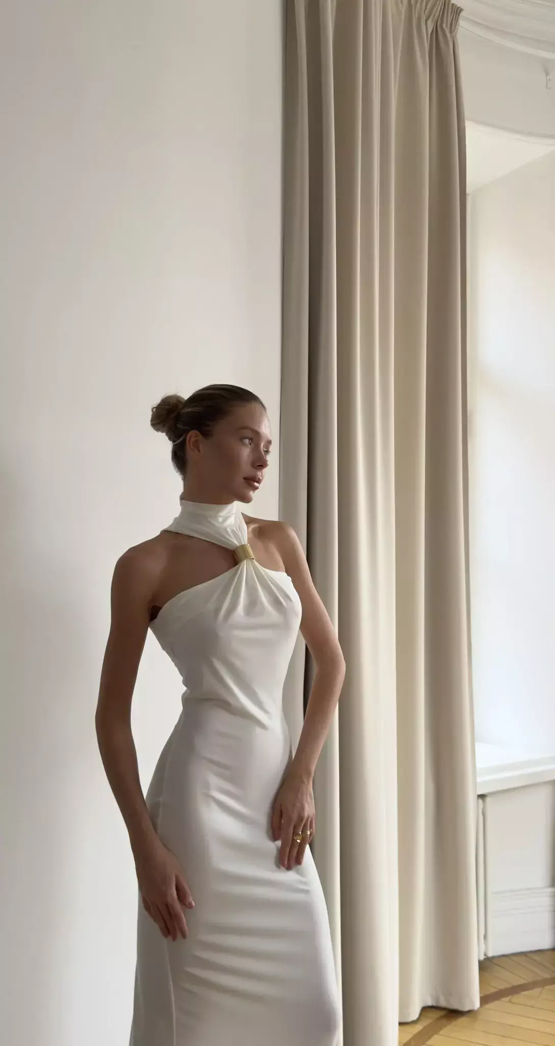 Платье с акцентной деталью