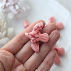 Подвеска фарфоровая Птичка розовый 34*42 мм S037