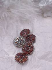 Пуговицы серебристые с красными (оранжевыми) цирконами