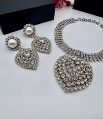 kole-alexandra-rich-s-kristallami-s-podveskoj-serdce