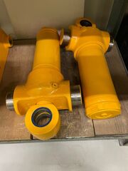 Гидроцилиндр поворота задней стрелы | 559/60215, 559/60216, 559/60191, 559/60192 | Ceylan