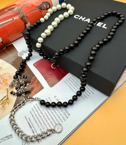 poyas-cepochka-s-zhemchugom-v-stile-chanel