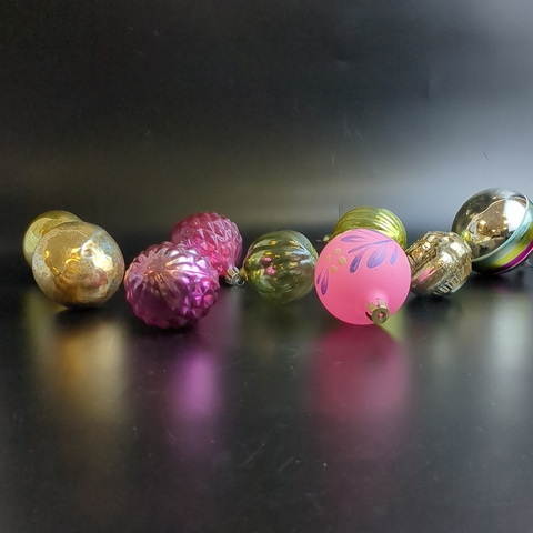 Ёлочные игрушки набор из 9 разных штук, шарики, стекло, подвесные, винтаж СССР 1960-1980 гг. Советские ёлочные игрушки и украшения. Состояние и комплектация на фото.