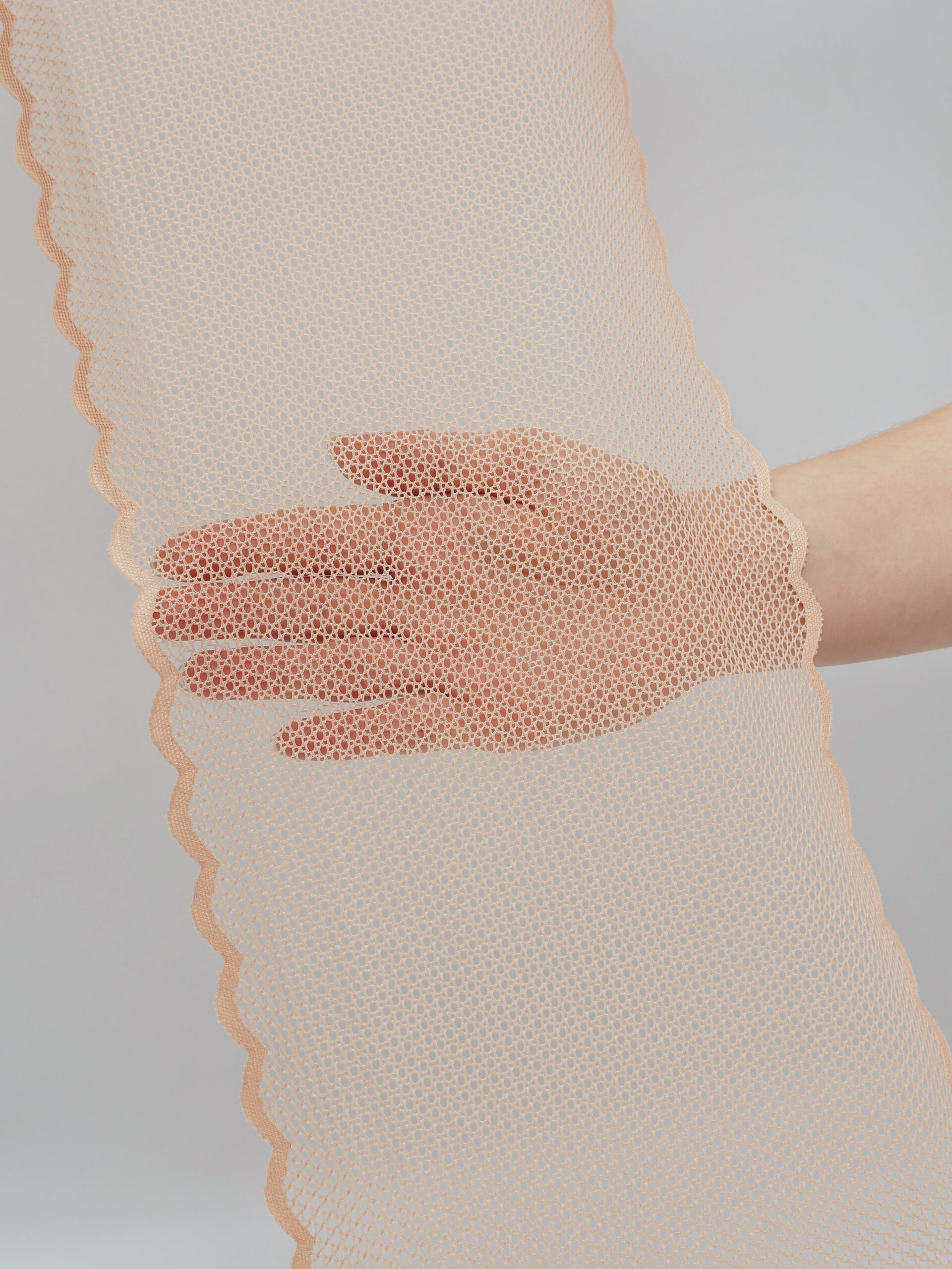 Эластичное кружево насыщенный персик крупная ячейка ширина 22 см
