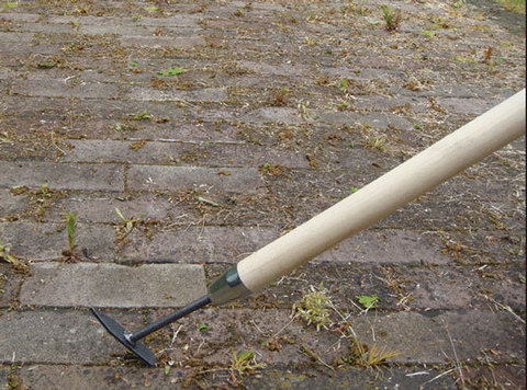 V-образный инструмент DeWit для очистки тротуарной плитки на длинной рукоятке 1400 мм