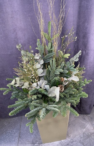 Высокое кашпо с нобилисом и декором