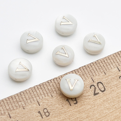 Буква V, бусина, перламутр, диаметр 7,5-8 мм, толщина 4,5-5 мм, цена за 1 шт