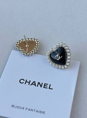 sergi-pusety-v-forme-serdca-style-by-chanel-s-chernoj-ehmalyu