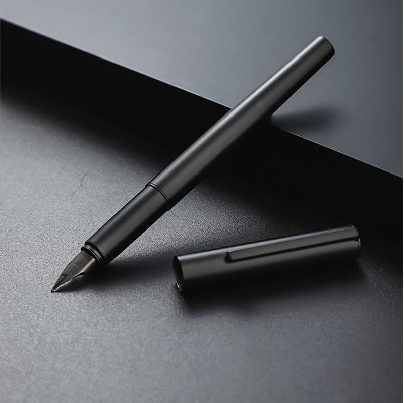 Перьевая ручка Jinhao 35, Китай. Перо EF (0.38 мм), корпус металл. Цвет черный. Sale 1500!