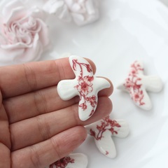 Подвеска фарфоровая Птичка (белый с бордовым) 34*42 мм S047