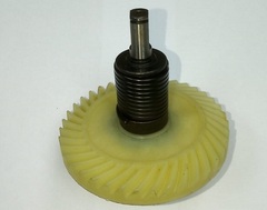 Шестерня с валом и пружиной тормоза ( нижний зацеп )