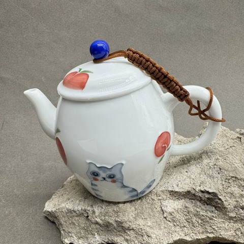 Чайник белый 