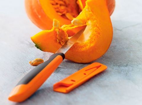 Разделочный нож Universal с чехлом в оранжевом цвете