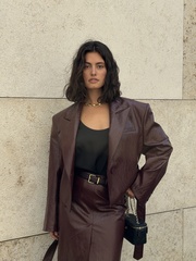 Жакет из экокожи укороченный с поясом бордовый