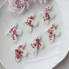 Подвеска фарфоровая Птичка (белый с бордовым) 34*42 мм S047