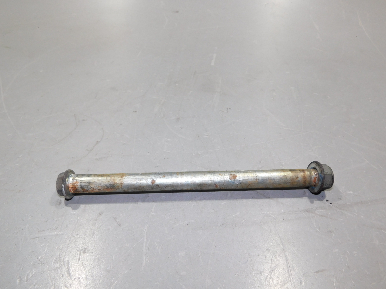 ось м14х300. ось м12х260. маятник xt225. ось заднего колеса honda steed. ось переднего колеса gsf 400-2.