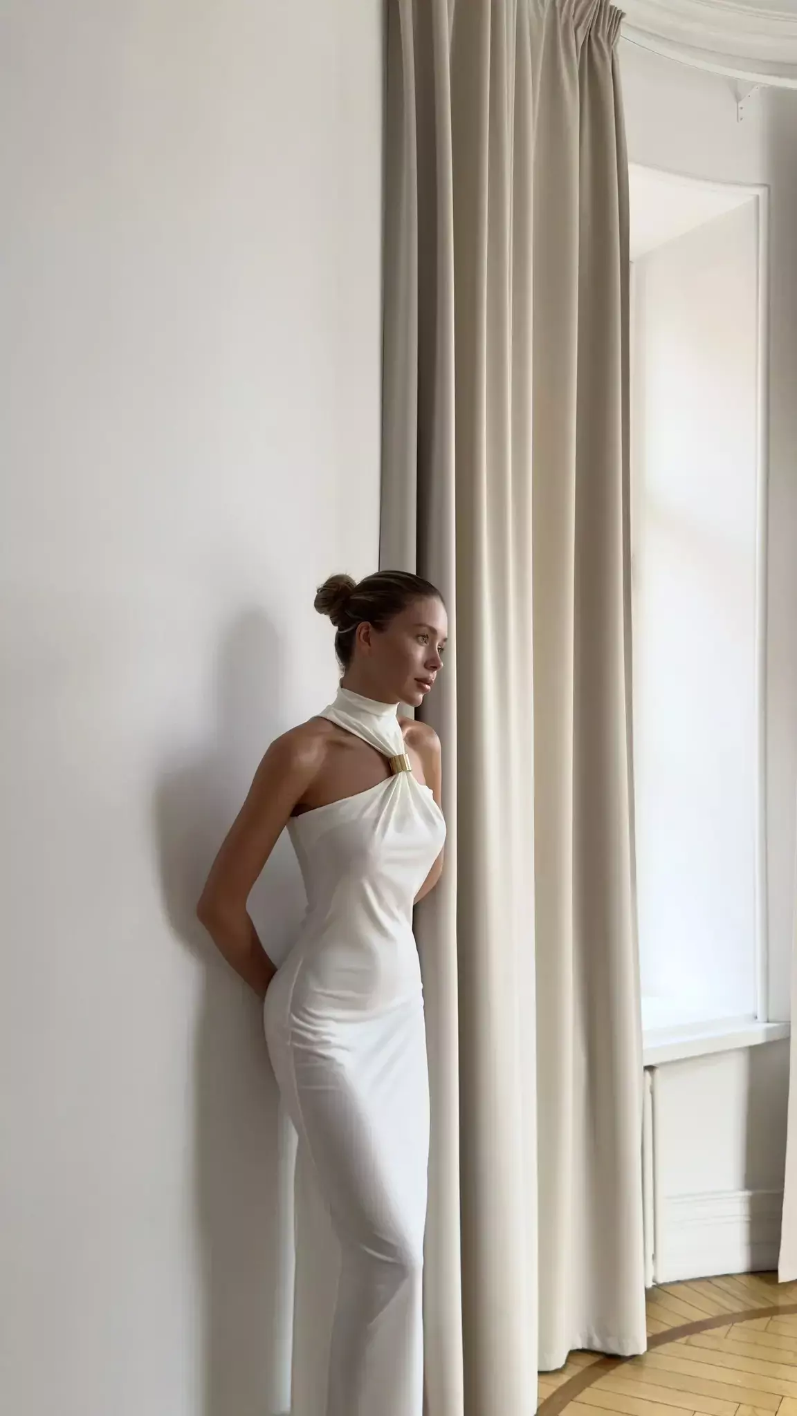 Платье с акцентной деталью