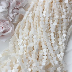 Перламутр натуральный, матовый, в форме цветка 6 мм, 1 нить ПР103