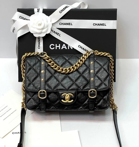 Черная стеганая сумка Chanel из состаренной телячьей кожи