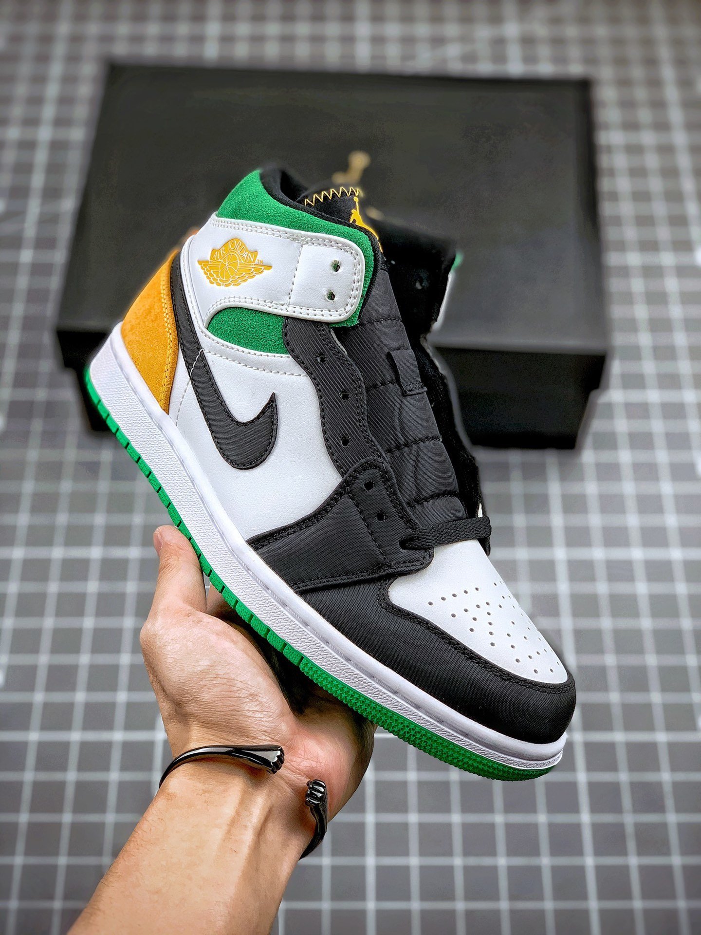 air jordan 1 mid oakland