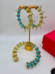 krupnye-sergi-kongo-mnogocvetnye-style-schiaparelli