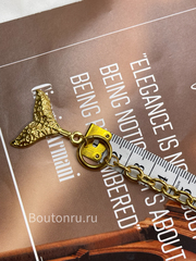 Золотистый браслет с подвесной 