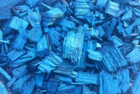 Декоративная щепа синяя (мульча) 60 л