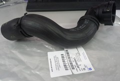 ПАТРУБОК РАДИАТОРА НИЖНИЙ CRUZE D4 АКПП (СДВОЕННЫЙ) GM