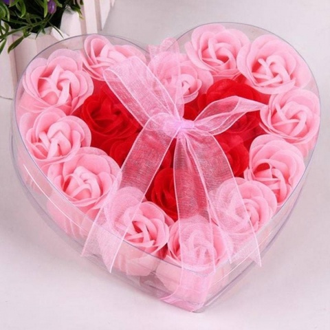 Мыльные розы в подарочной коробке в виде сердца розовые