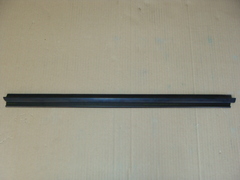 Уплотнение опускного стекла УАЗ-3163 нижнее наруж. передней двери левое