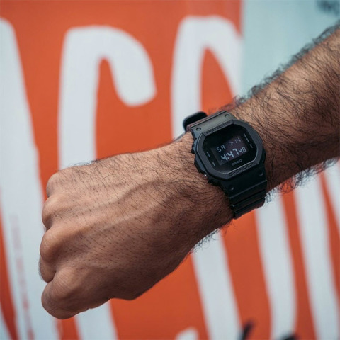 Часы Casio DW-5600BB-1E