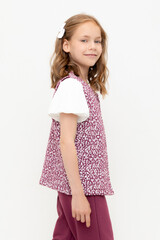 жилет  для девочки  КР 302575/насыщенная клюква,милые цветочки к499