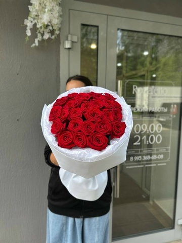 Красота в букете из 25 роз Россия 60 см