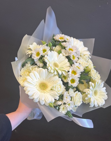 Букет полевой в белых тонах