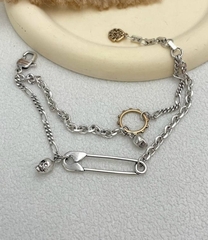 5326-braslet-s-podveskami-bulavka-i-cherepami-v-stile-alexander-mcqueen
