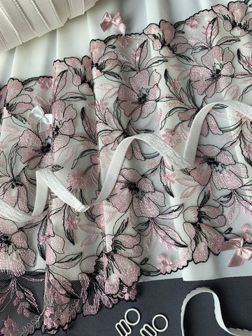 Вышивка на сетке розовая/черная 23 см