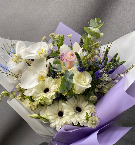 Букет с орхидеей