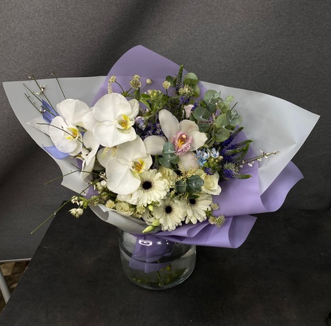 Букет с орхидеей