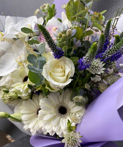 Букет с орхидеей