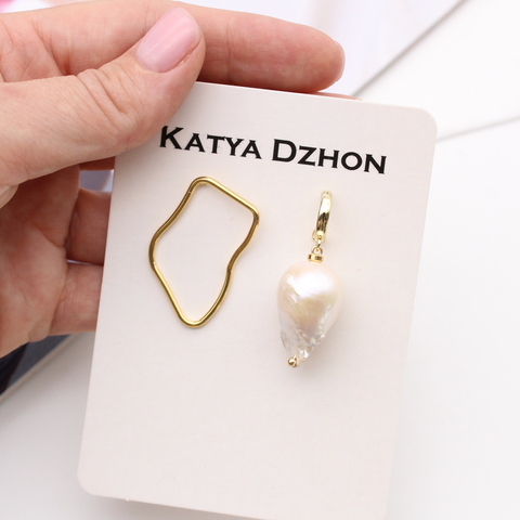 Серьги Katya Dzhon асимметричные с барочным жемчугом