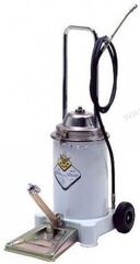 Нагнетатель густых смазок 68113 RAASM с ножным приводом, бак 13 кг