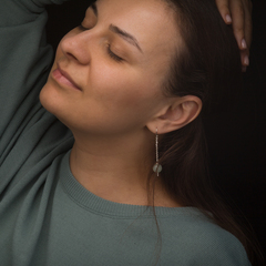 Серьги-протяжки Luna. Серебро, медовый нефрит.