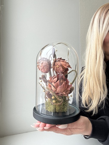 Экзотическая композиция в колбе «Протея» с мини камышом