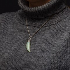 Амулет "Клык волка". Буромский нефрит.