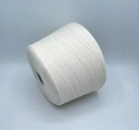 New Mill (пр.Италия),art- Velox 1450м/100гр,40% меринос, 10% кашемир, 25% вискоза, 25% полиамид. Цвет- Молочный(4580), арт.31452