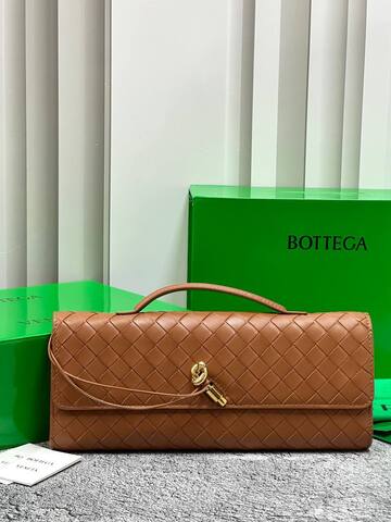 Клатч Bottega Veneta Andiamo коричневый