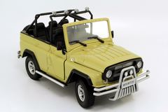 UAZ-Hunter 4x4 2004 open top Autobahn Bauer 1:24