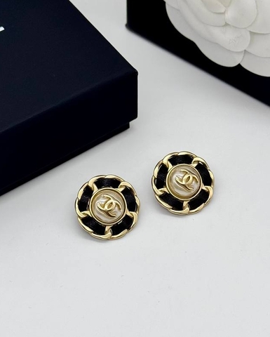 sergi-klipsy-chanel-kruglye